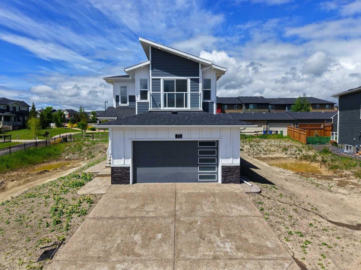 Property Photo: 75 Sunvalley Way AB T4C 0X8