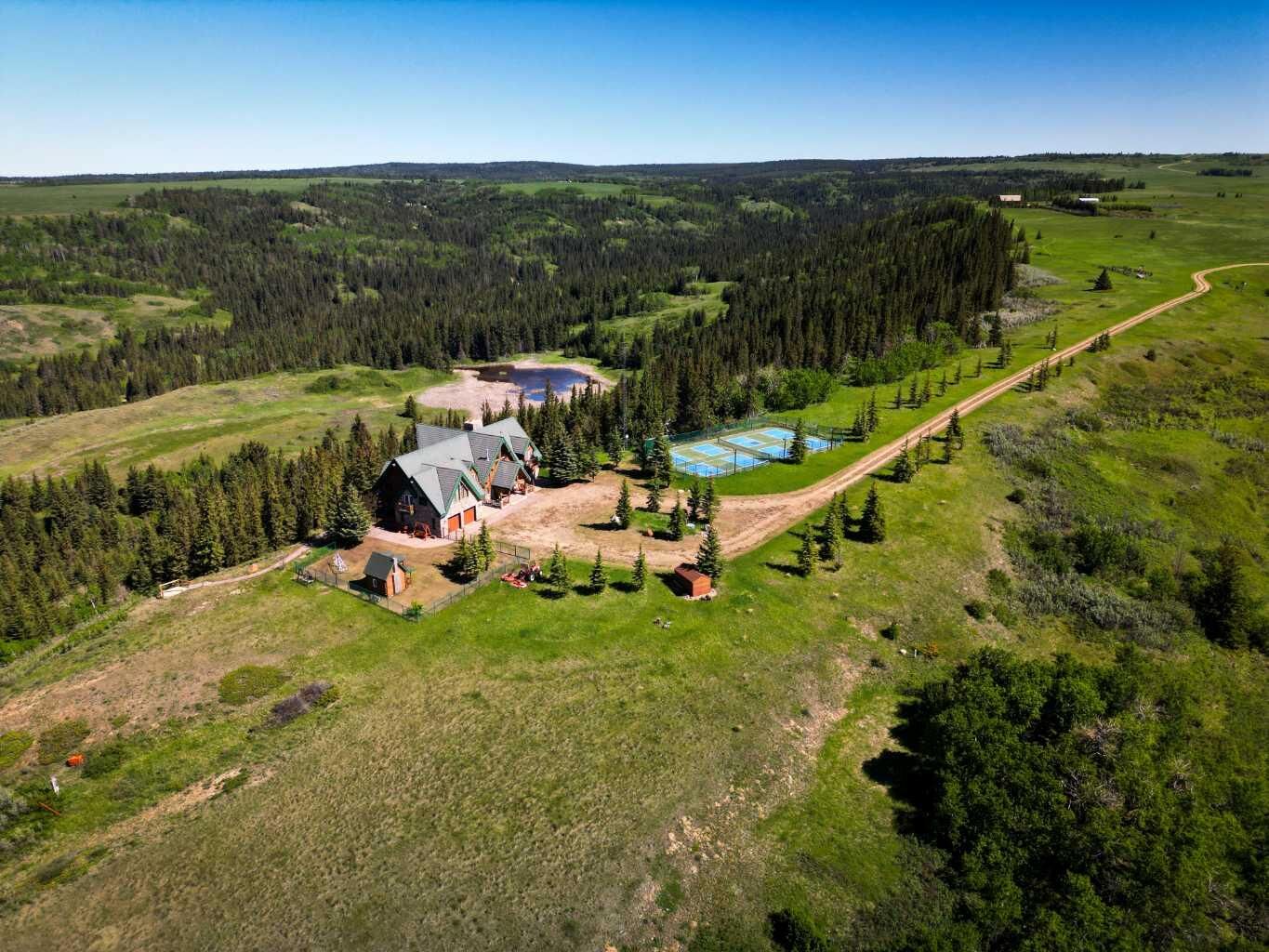 Property Photo: 3230 Thelma Road AB T0J 1V0