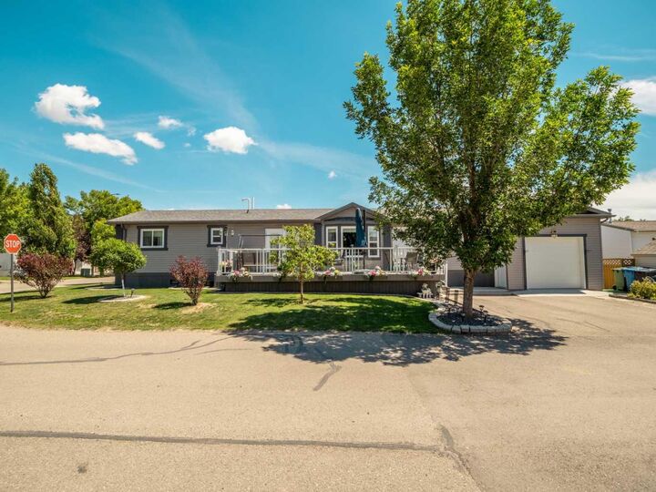 Property Photo:  207 Porter Street  AB T1M 0A7 