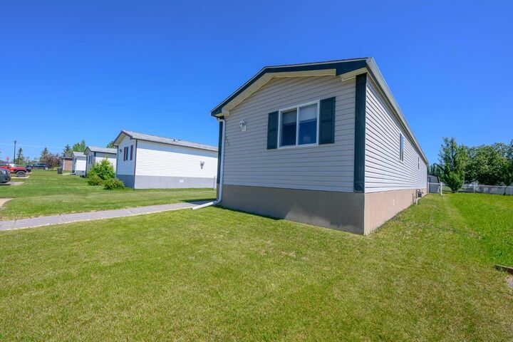 Property Photo:  524 Stewart Street  AB T8W 5K5 