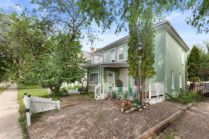 Property Photo:  528 Dundee Street SE  AB T1A 0T8 
