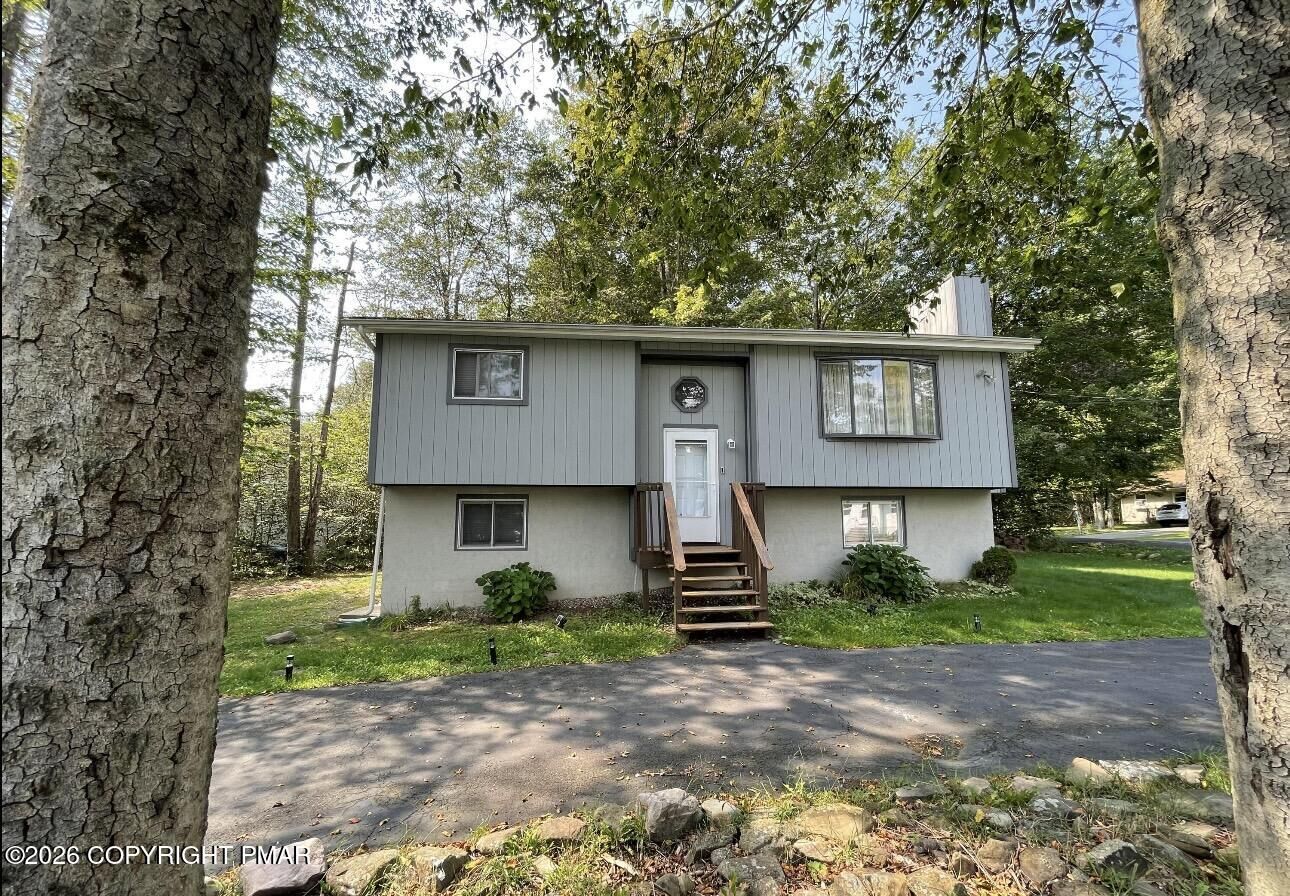 Property Photo:  1129 Trapper Lane  PA 18346 