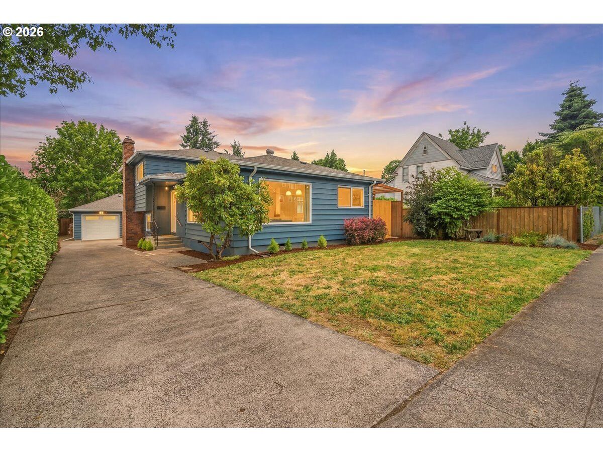 Property Photo:  9005 N Central St  OR 97203 