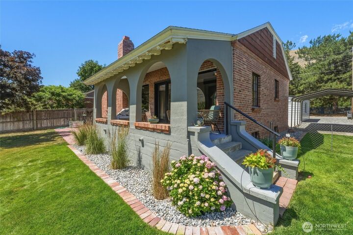 Property Photo:  446  5th Street  WA 98817 