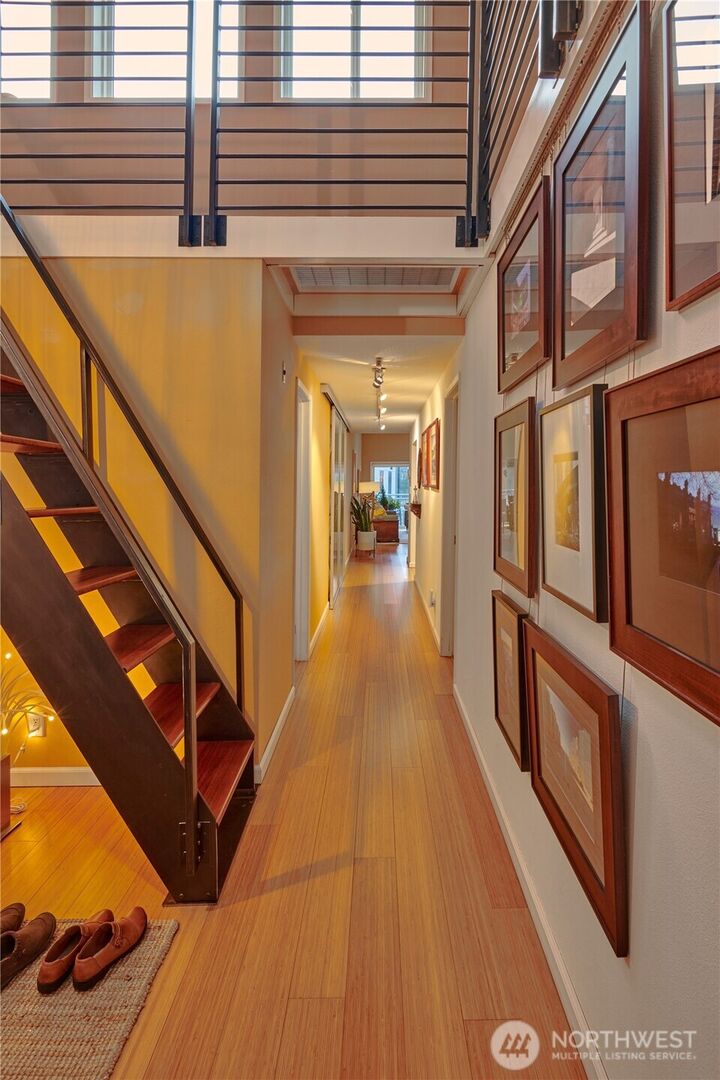 Property Photo: 909 N 35th Street 403 WA 98103