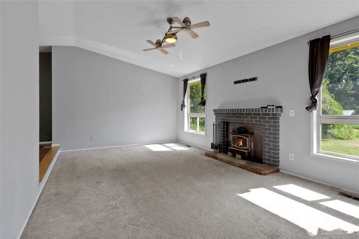Property Photo: 19618 115th Avenue E WA 98338