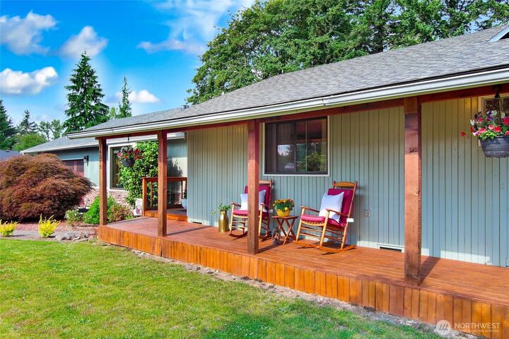 Property Photo:  14515  247th Drive SE  WA 98272 