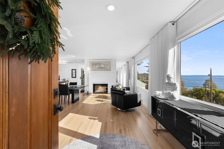 Property Photo:  12112  25th Ave SW  WA 98146 