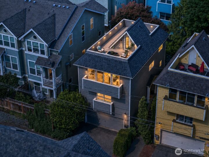Property Photo: 1426 18th Avenue A WA 98122