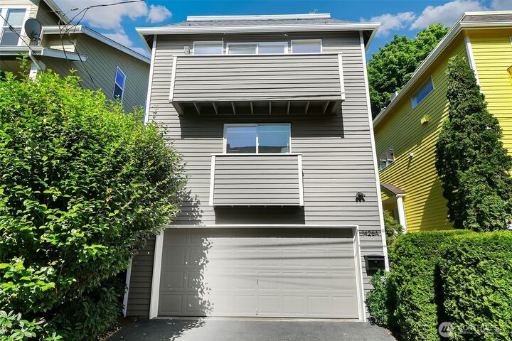 Property Photo:  1426  18th Avenue A  WA 98122 