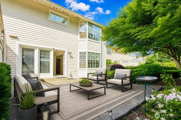 Property Photo:  2009  Mill Pointe Drive SE  WA 98012 