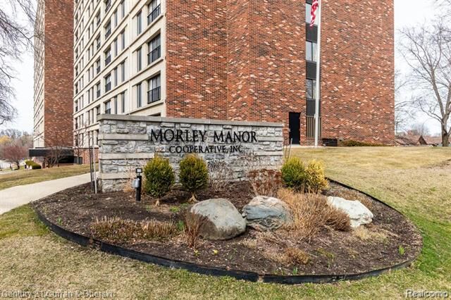Property Photo:  21800 Morley Avenue 403  MI 48124 