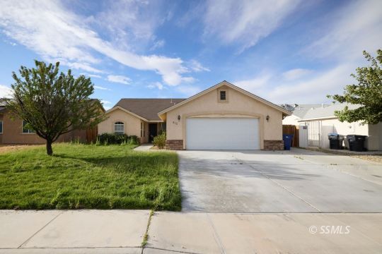 Property Photo:  412 Christopher Ct  CA 93555 