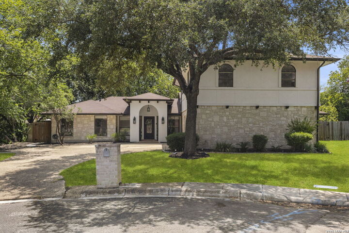 Property Photo: 6215 Pine Needles TX 78244