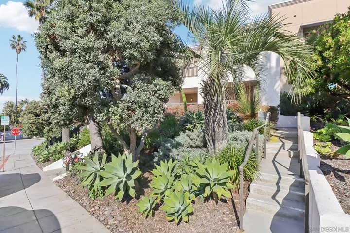 Property Photo: 464 Prospect 101 CA 92037