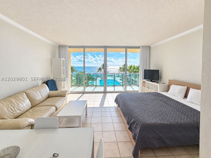 Property Photo: 2501 S Ocean Dr 424 FL 33019