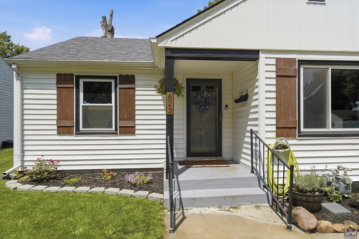 Property Photo:  623 SW High Ave  KS 66606 