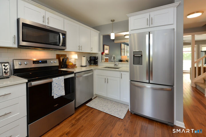 Property Photo:  14 Far View Commons 14  CT 06488 