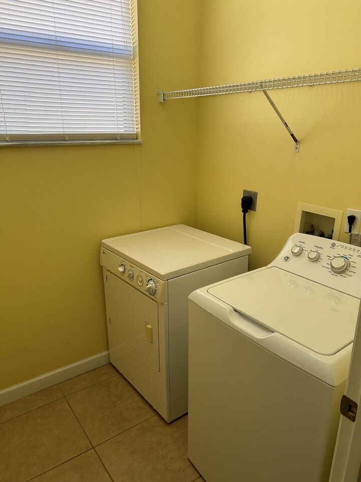 Property Photo:  433 Gardendale Circle SE  FL 32909 