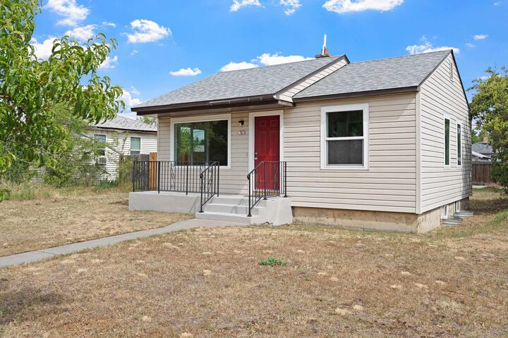Property Photo:  707 E Nebraska Ave  WA 99208 