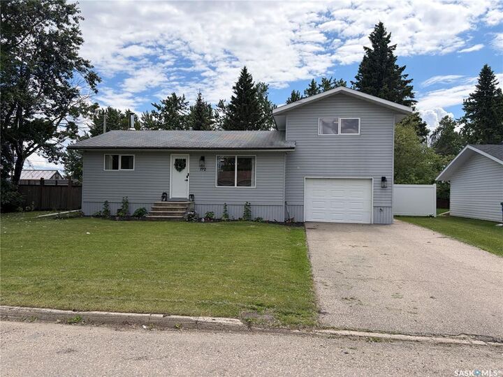 Property Photo:  772 Portage Avenue  SK S0A 4J0 