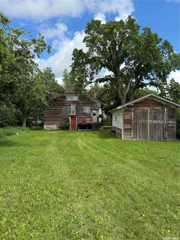 Property Photo:  122 Farm Avenue  SK S0N 1A0 