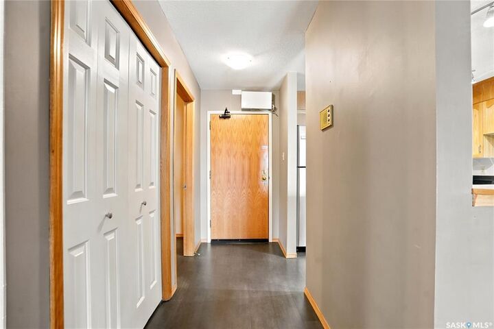 Property Photo:  910 9th Street E 203  SK S7H 0N1 