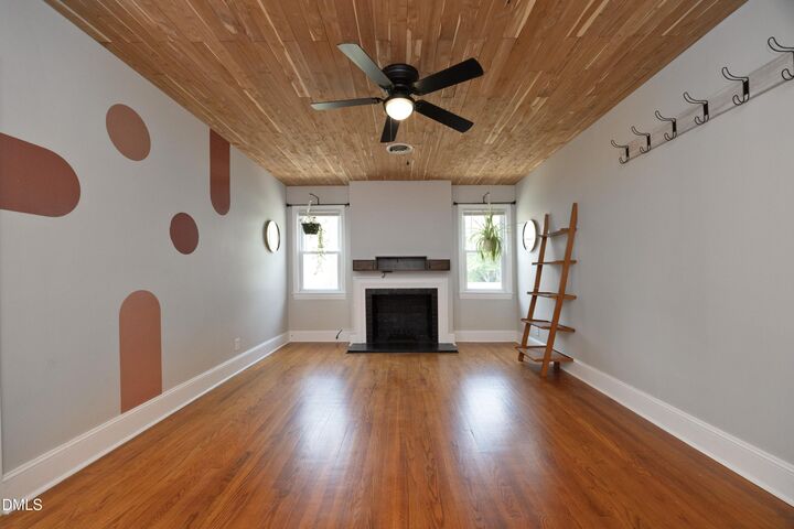 Property Photo: 907 S 2nd Street NC 27577