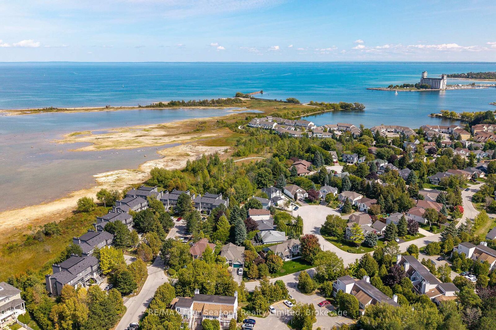Property Photo: 44 Trott Boulevard 17 ON L9Y 5B7