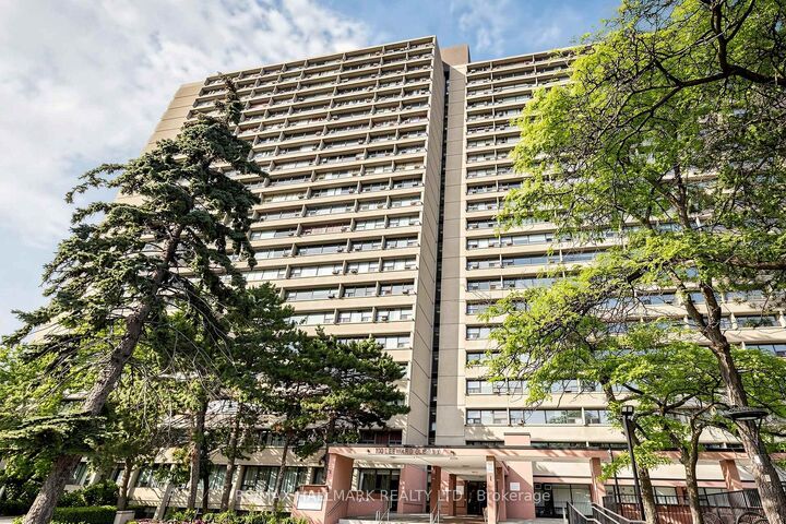 Property Photo: 100 Leeward Glenway 701 ON M3C 2Z1