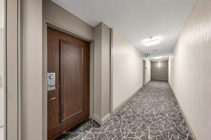 Photo de la propriété:  50 Kingsbridge Garden Circle 504  ON L5R 1Y2 