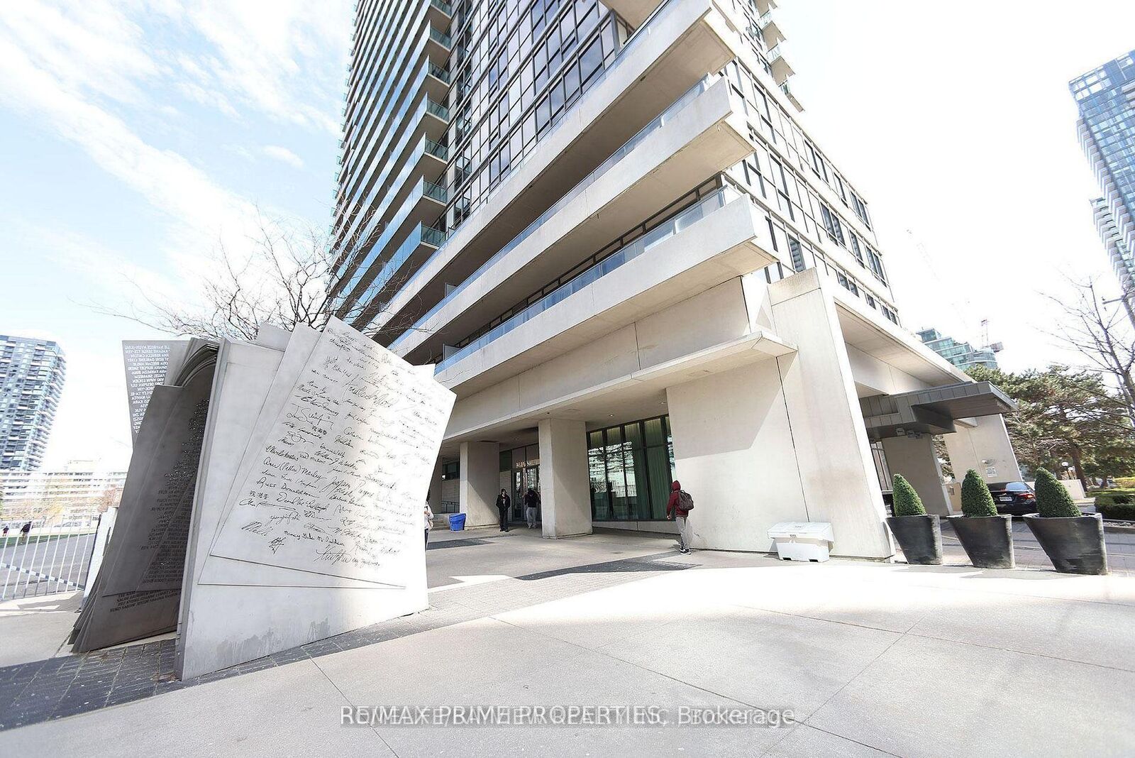 Property Photo:  70 Roehampton Avenue 1319  ON M4P 1R2 