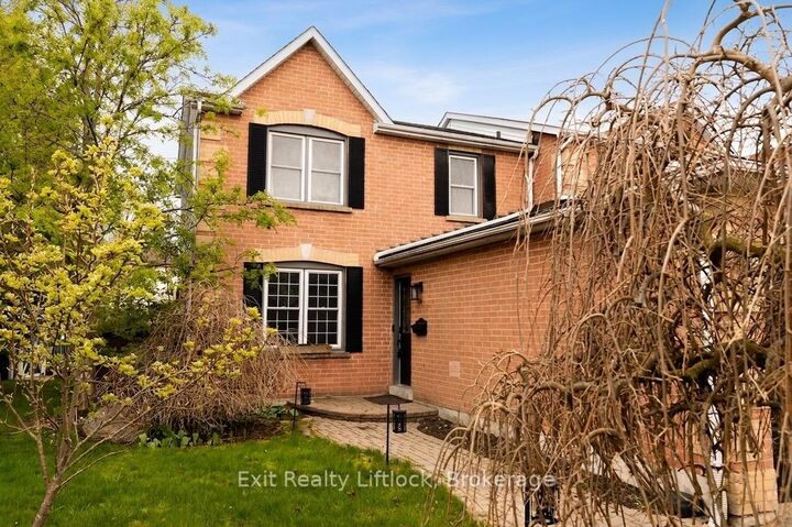 Photo de la propriété:  84 Hillhurst Crescent  ON L1E 2A3 