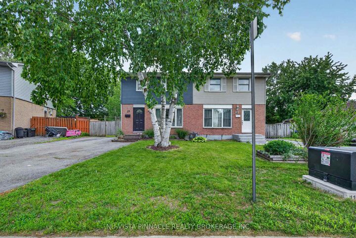 Property Photo:  28 Edgemere Crescent  ON N5Z 4M5 