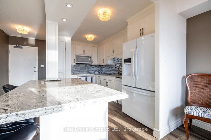 Property Photo: 50 Richmond Street E 623 ON L1G 7C7