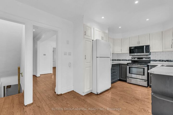 Property Photo:  569 Nairn Avenue  ON L5N 4P6 