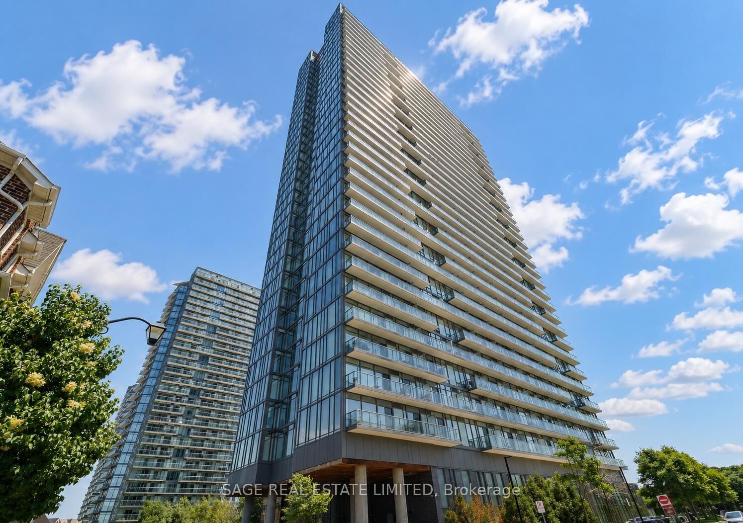 Property Photo:  105 The Queensway N/A 2712  ON M6S 5B5 
