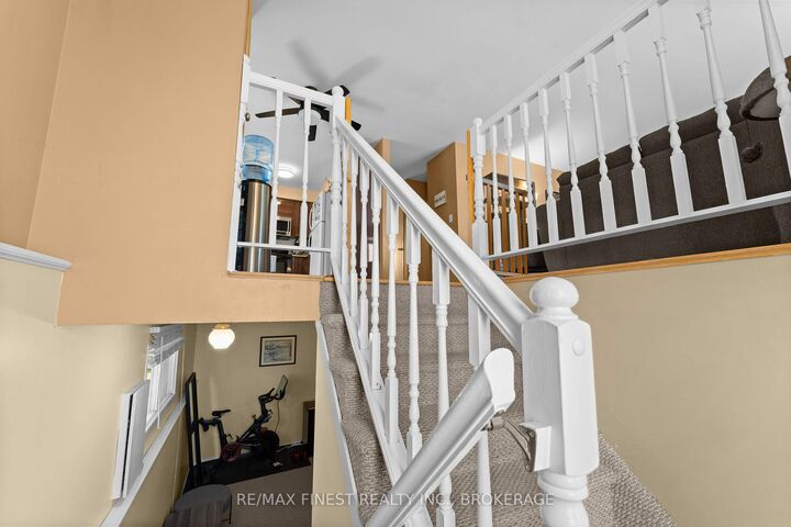 Photo de la propriété:  102 Grenadier Drive  ON K7K 6E9 