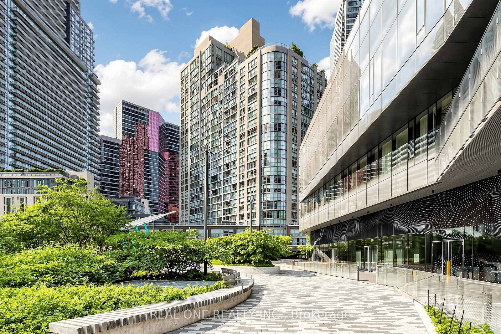 Photo de la propriété:  24 Wellesley Street W 306  ON M4Y 2X6 