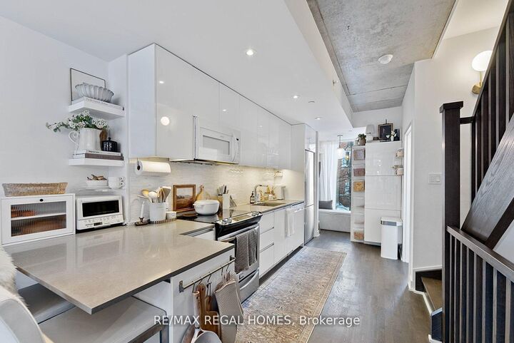 Property Photo: 1238 Dundas Street E Th110 ON M4M 0C6