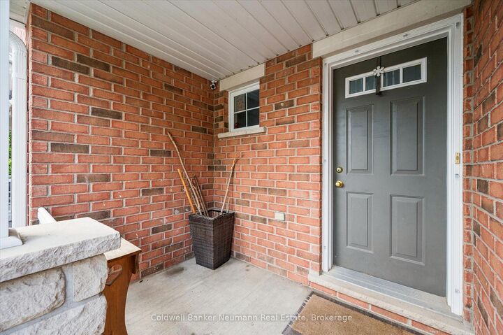 Photo de la propriété:  165 Terraview Crescent 2  ON N1G 5G8 