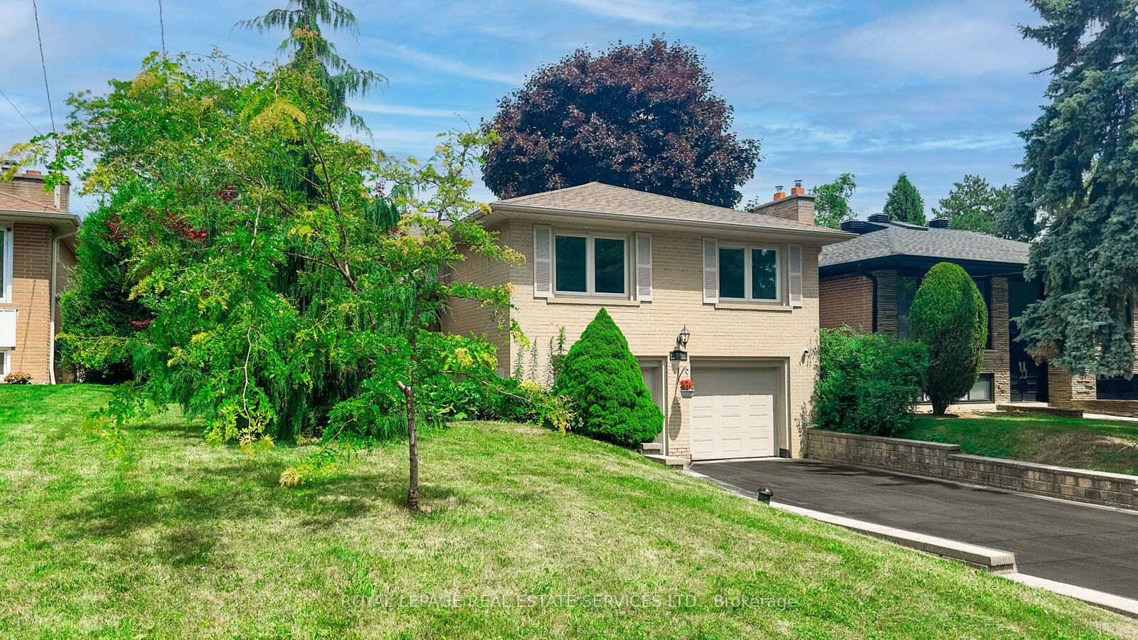 Property Photo:  24 Burleigh Heights Drive  ON M2K 1Y7 