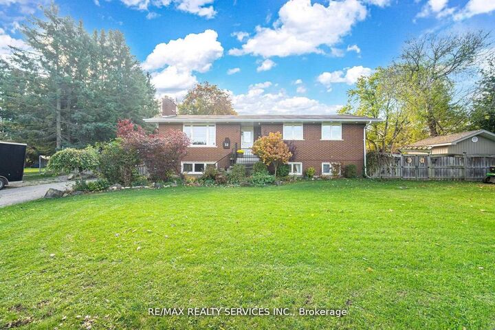 Property Photo: 32 Caledon Street ON L7K 0E2