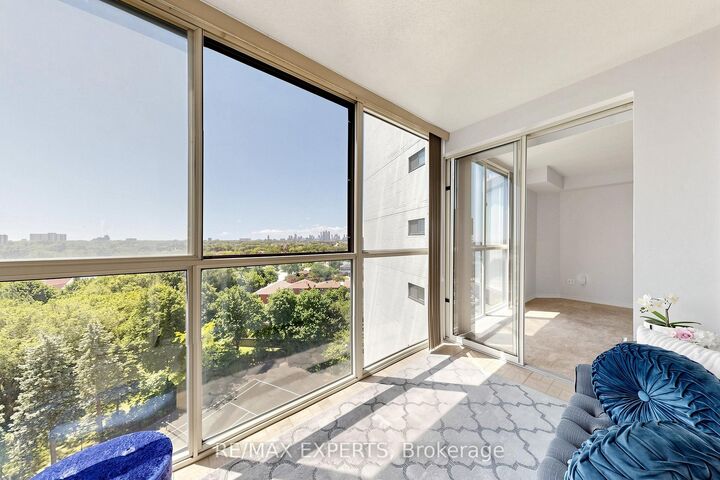 Property Photo:  1360 Rathburn Road E 909  ON L4W 4H4 