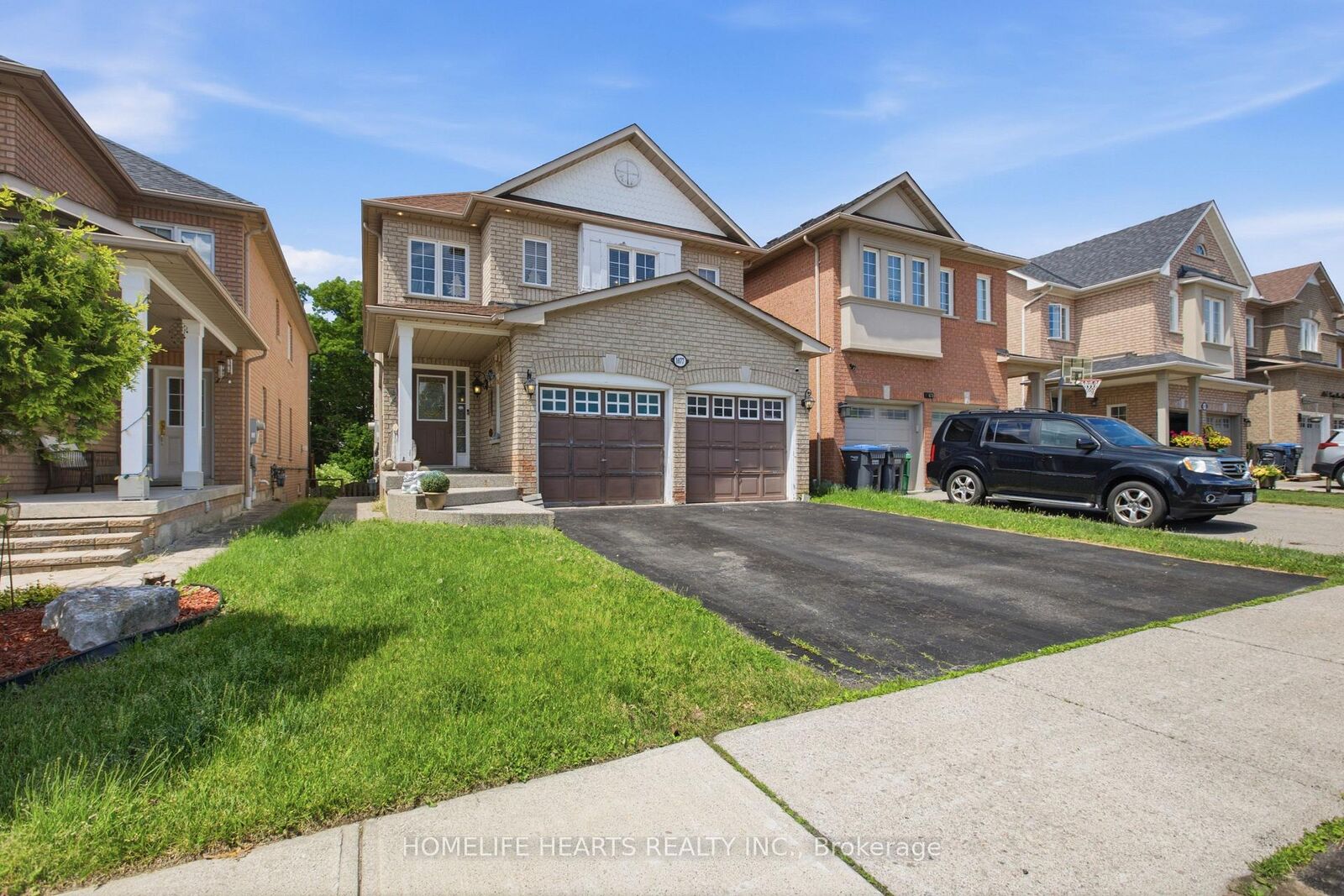 Property Photo:  1077 Knotty Pine Grove  ON L5W 1J6 