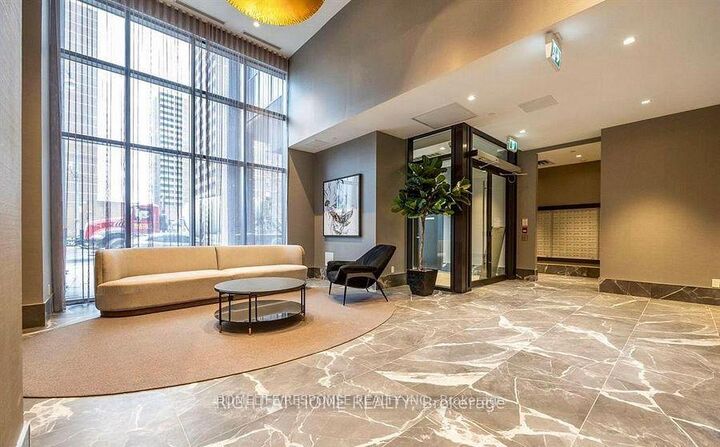Property Photo:  286 Main Street 2106  ON M4C 0B3 