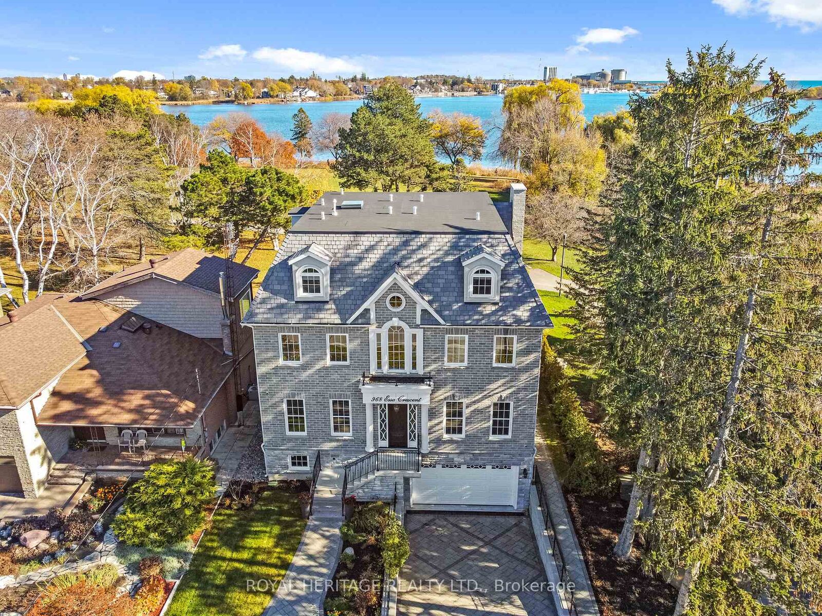 Property Photo: 968 Essa Crescent ON L1W 2J1