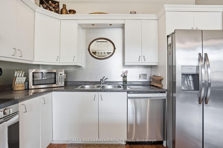 Property Photo: 36 Margaret Street 21 ON L8P 4C8