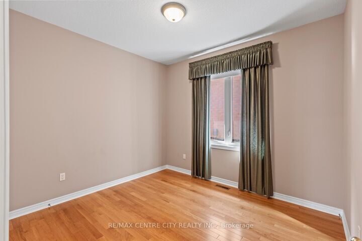 Property Photo: 448 Commissioners Road E 5 ON N6C 2T7