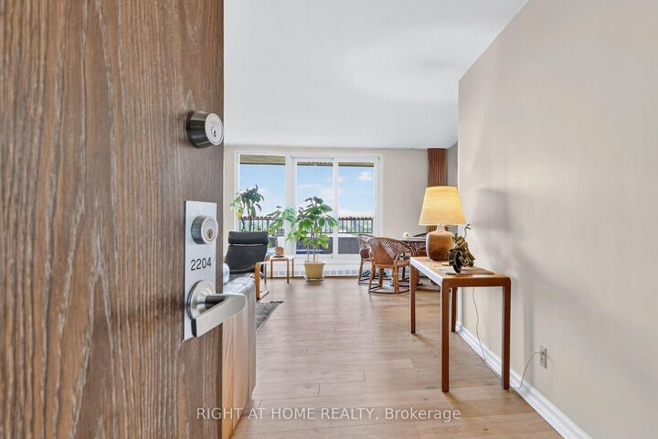 Property Photo:  1785 Frobisher Lane 2204  ON K1G 3T7 